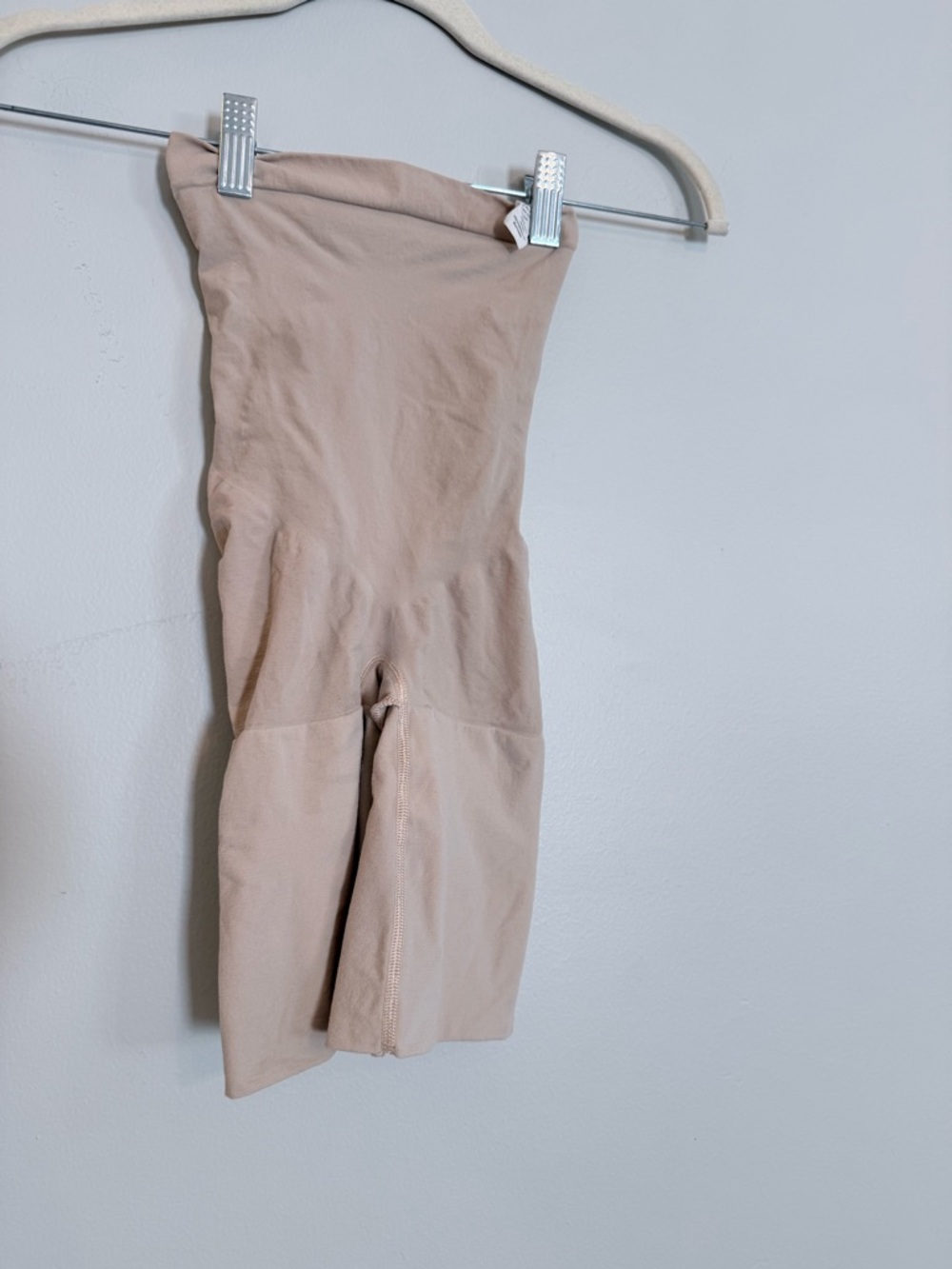 SPANXsculpt Power Series Mid-Thigh Short - Picture 3 of 7